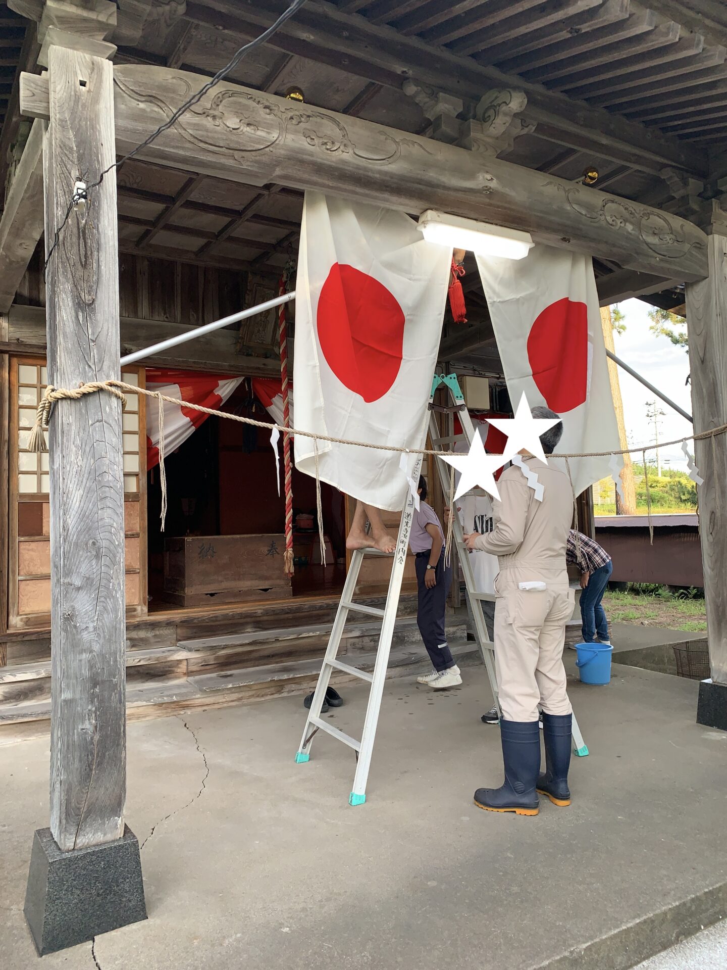 地域の夏祭りに向けて飾り付けをした地元の神社